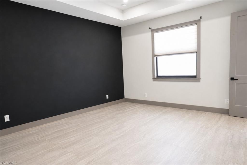1005 NE 13th PL photo 16