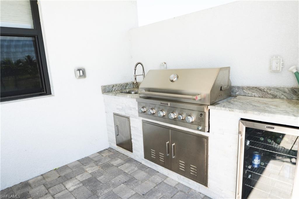 1005 NE 13th PL photo 28