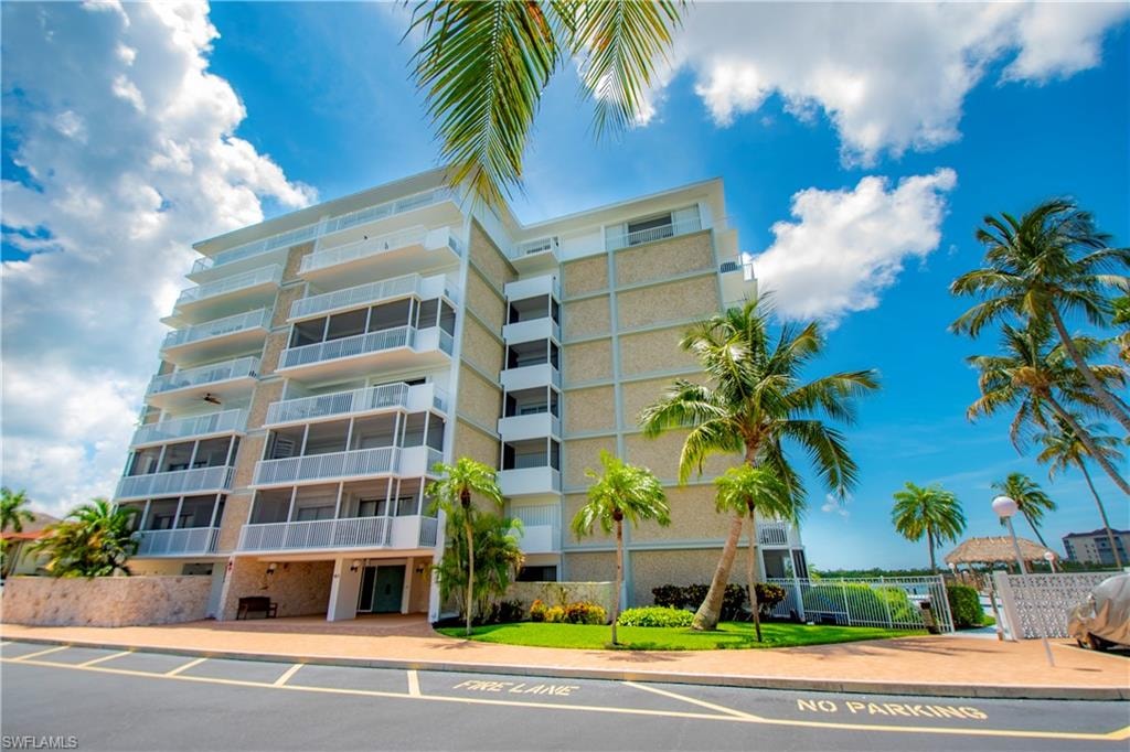 60 Pelican ST W 103