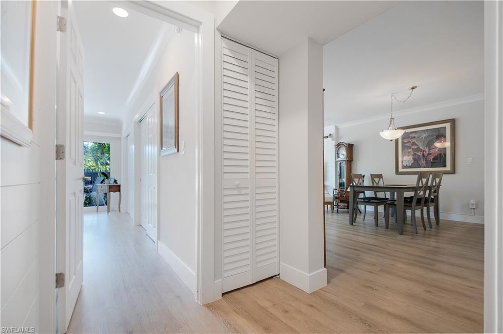 60 Pelican ST W 103 photo 17
