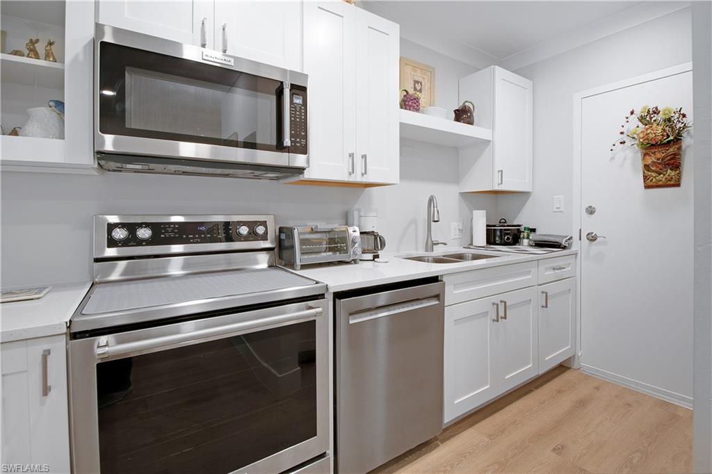60 Pelican ST W 103 photo 12