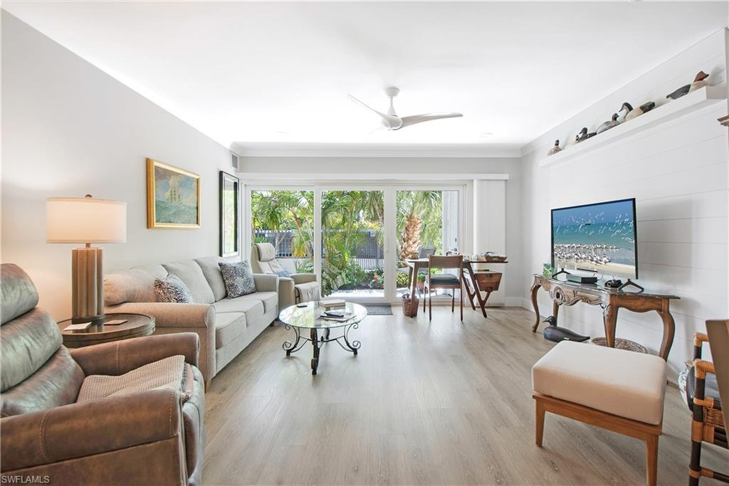 60 Pelican ST W 103