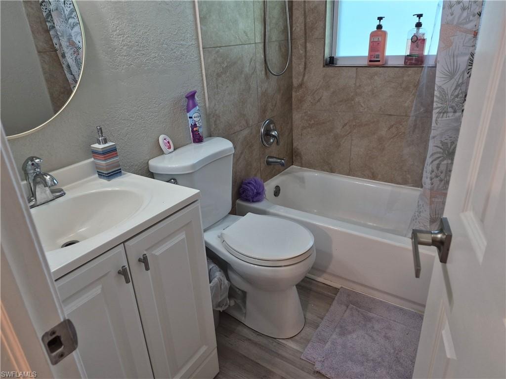 Right unit bathroom 2