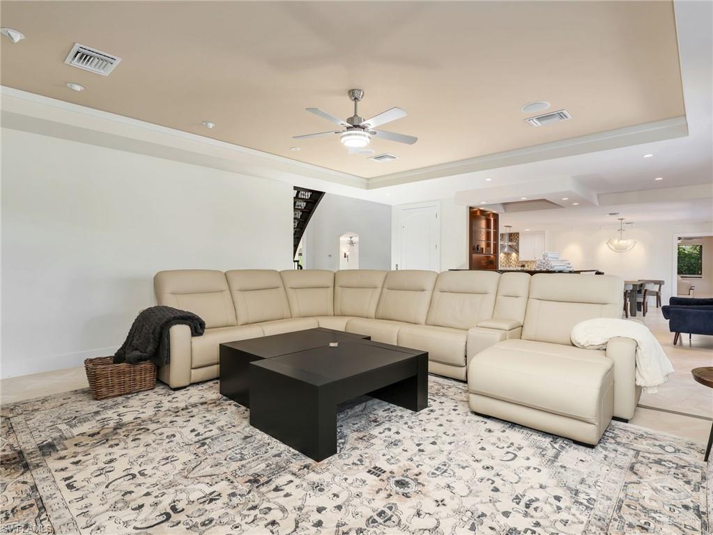 Recessed ceiling lighting, ceiling fan, and tray ceiling details
