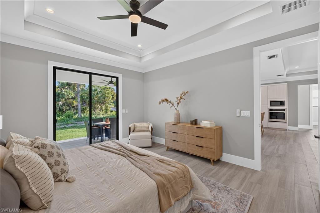 Tray ceiling with recessed lighting and a ceiling fan