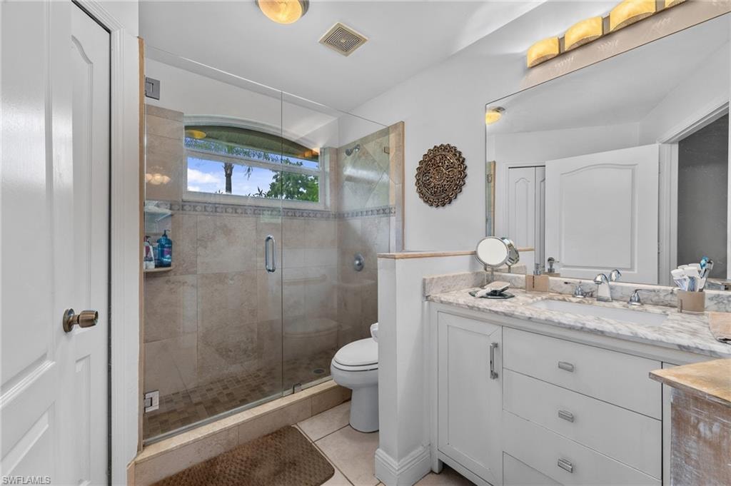 Glass-enclosed shower with tiled walls and a built-in niche
