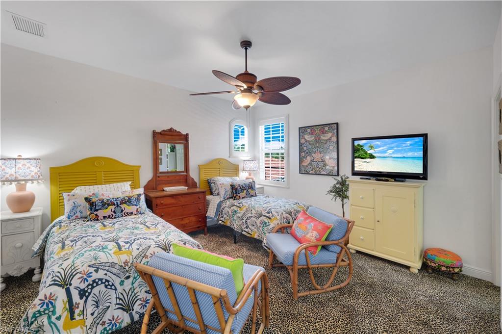 Upstairs EnSuite #2, Plush carpet, Plantation Shutters and lge walk in closet