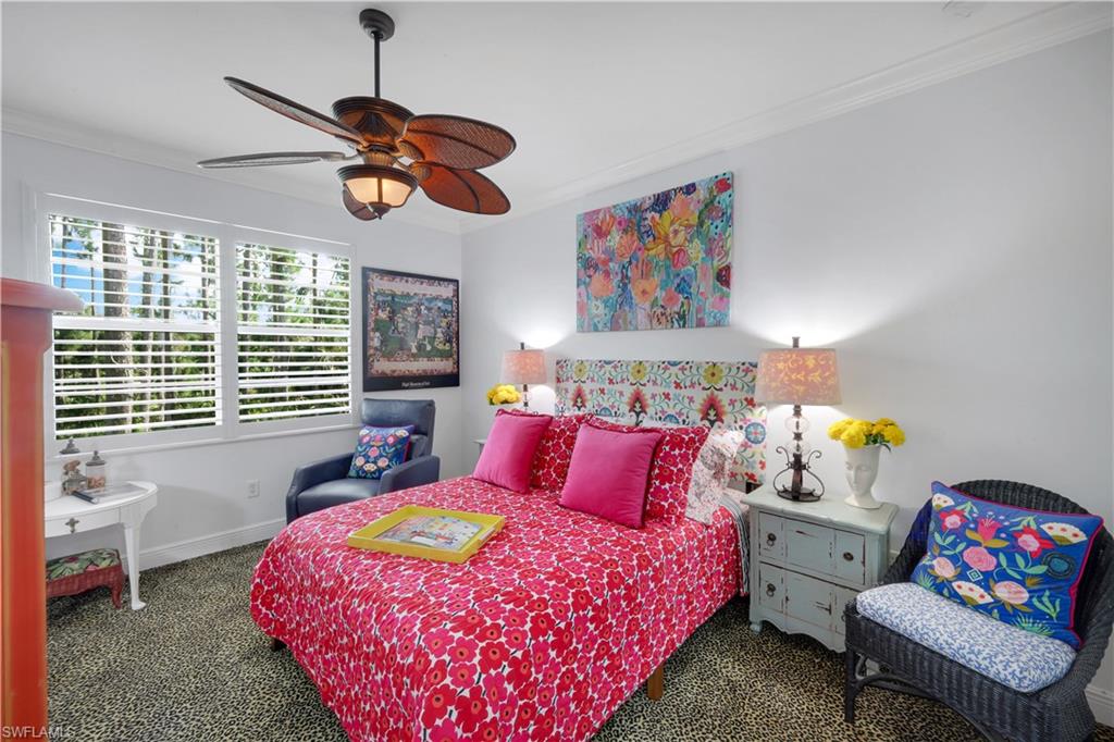 Upstairs EnSuite #1, Plush carpet, crown molding, Plantation Shutters, Lge Walk in Closet