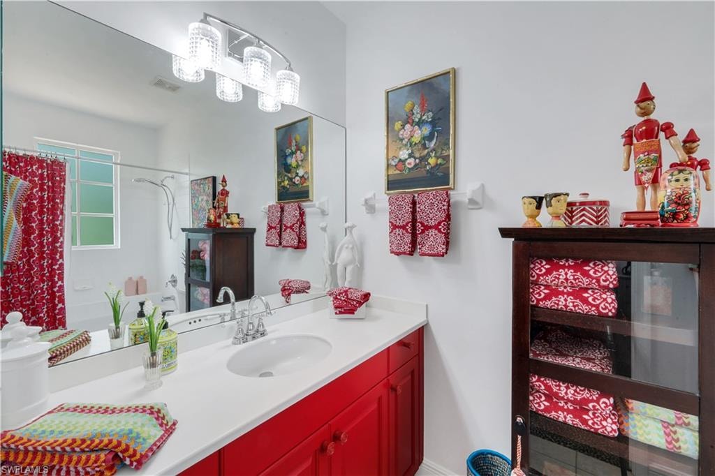 Gst BR #1 w/tub and Shower Combo