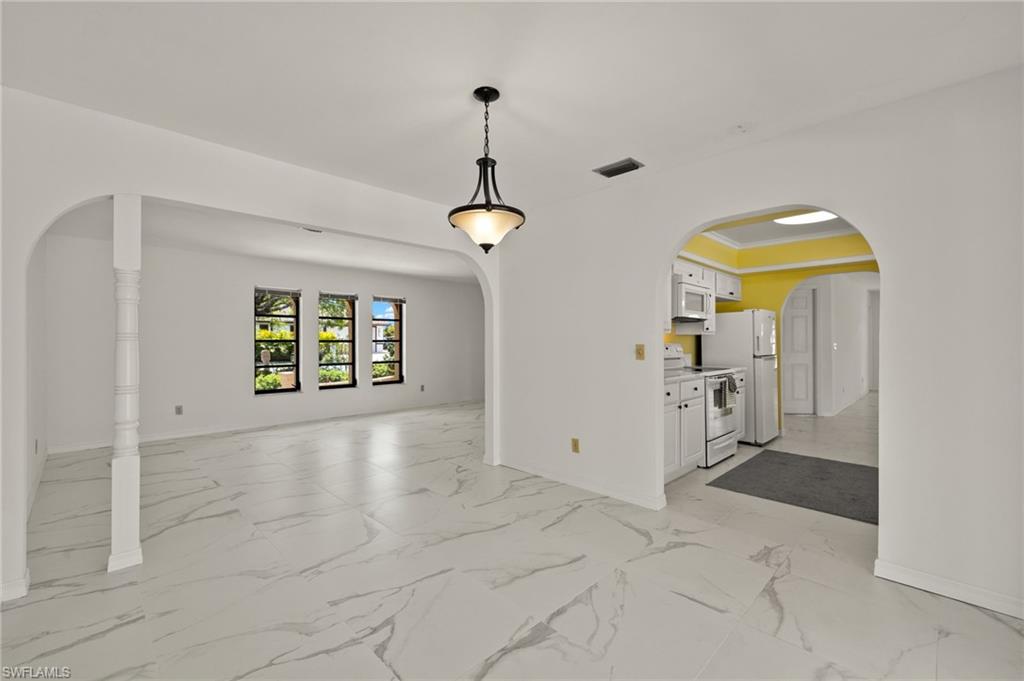 1011 El Mar AVE