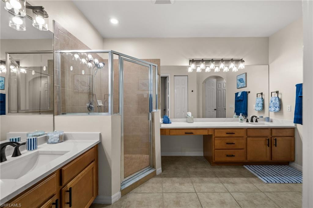 Beautiful new lighting, a large shower and a very meticulous look!