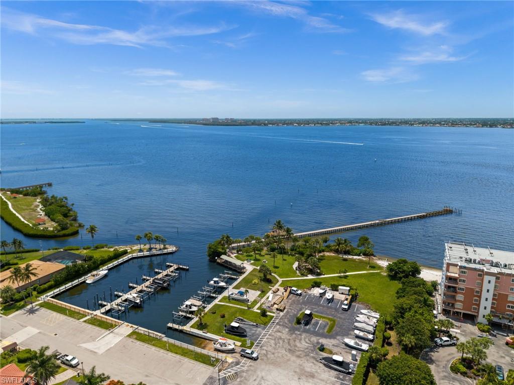 Let's take a walk to the marina boasting 36 boat slips and dry slips on top!