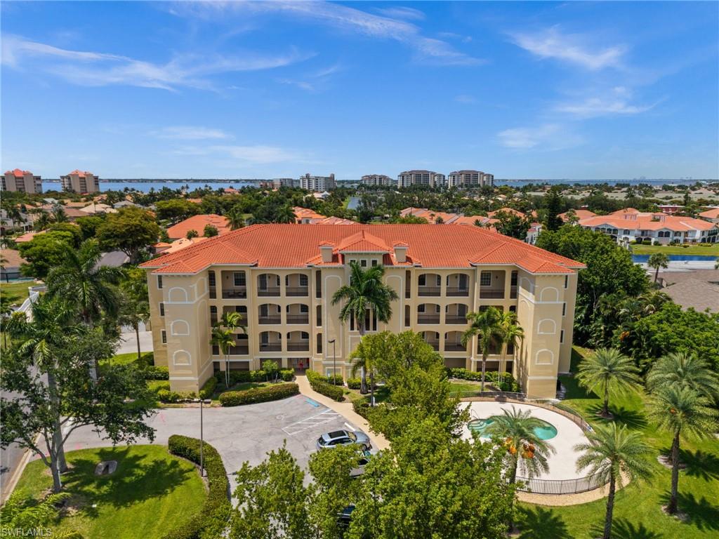 Such a stable building! Close to the beaches and marina, but a little distance to the water gives you peace of mind.