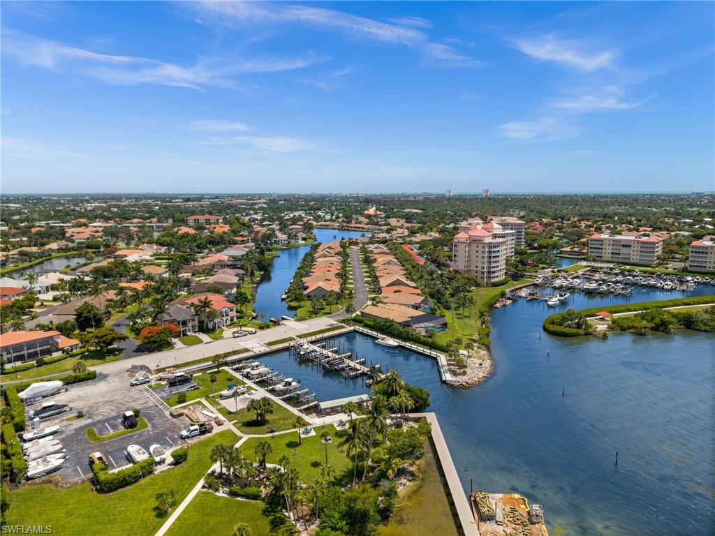 Here another aerial view of the beautiful marina area!