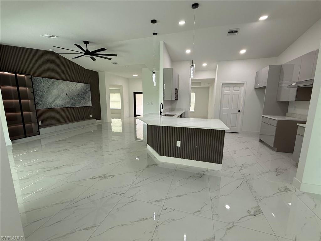 819 Congress AVE