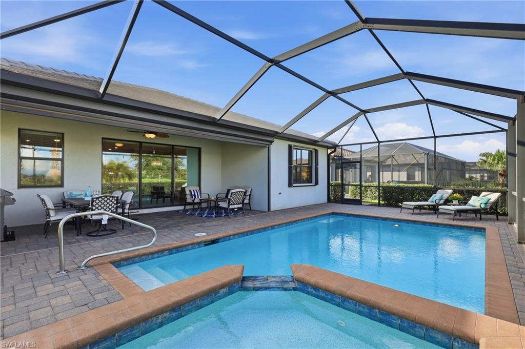 Attached hot tub & pool