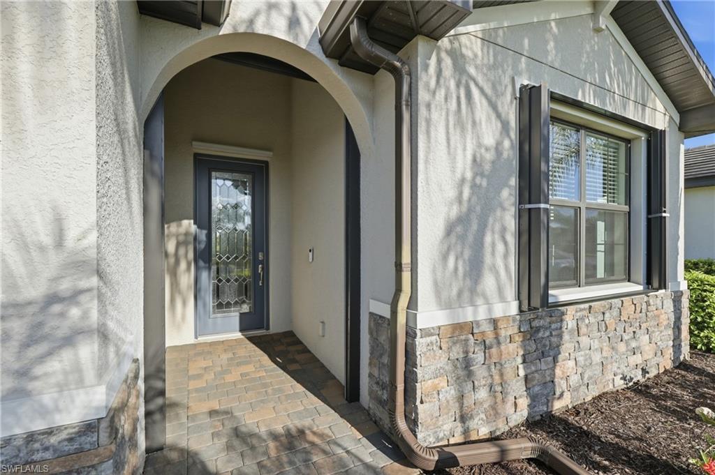 Unique wide entry way