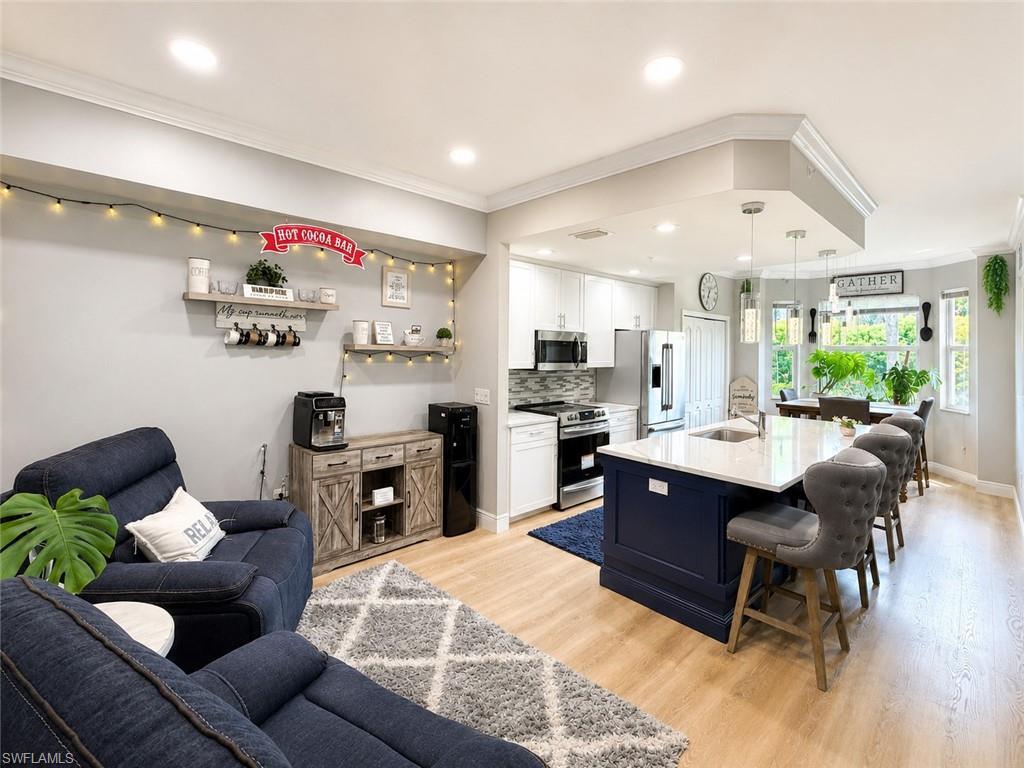 Kitchen and coffee bar