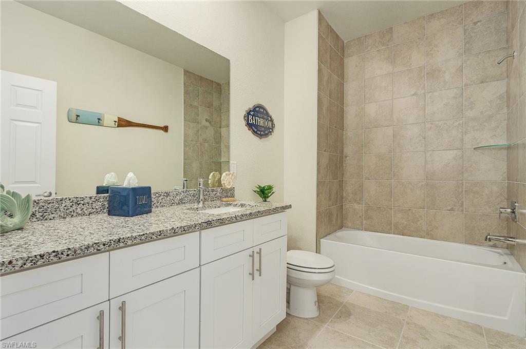 924 NE 11TH TER photo 17