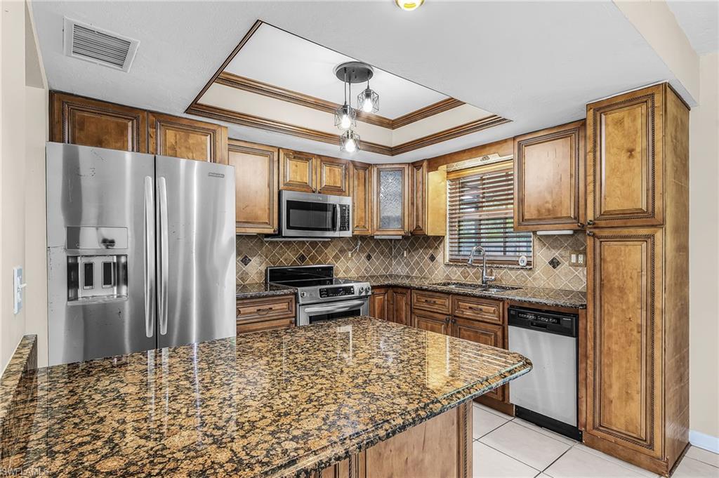 2205 Lotus RD photo 10