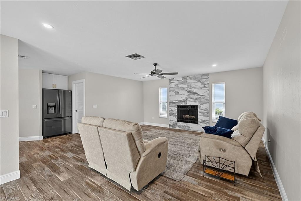 1230 Swan CT photo 16