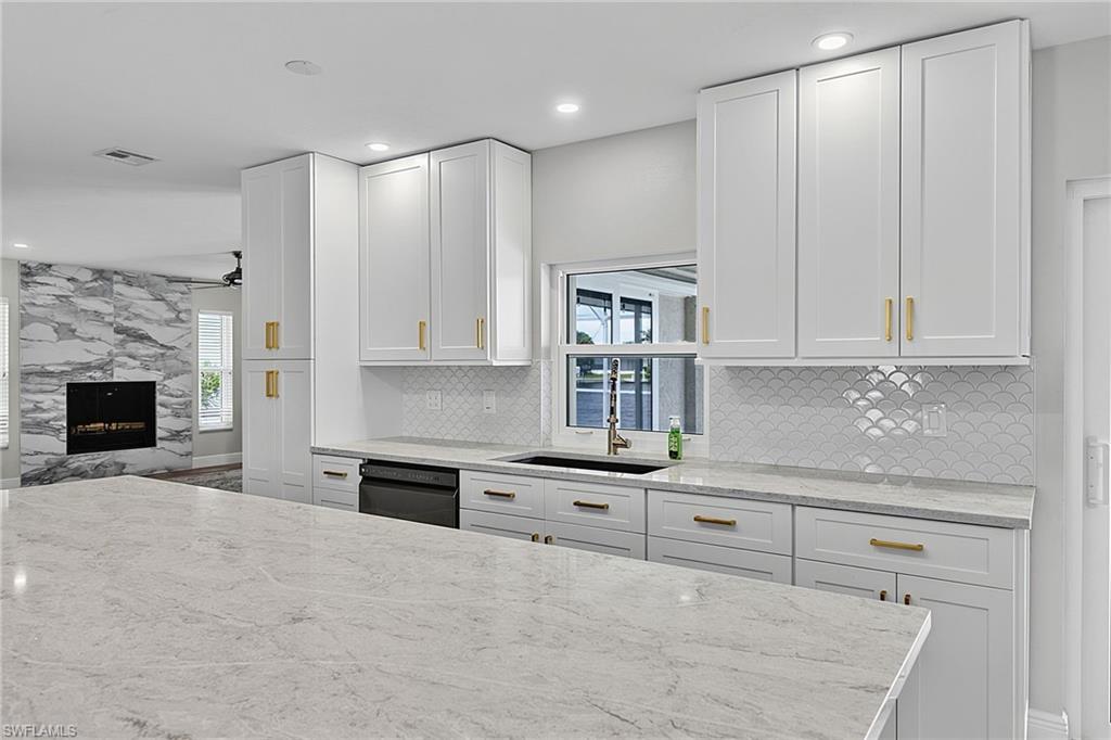 1230 Swan CT photo 9