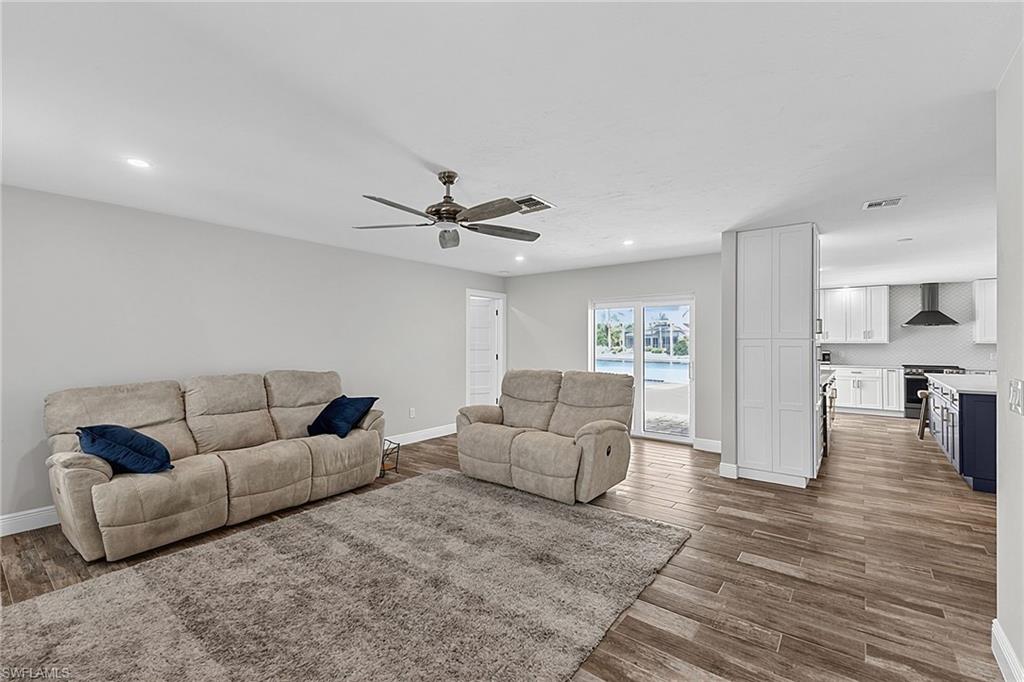 1230 Swan CT photo 15