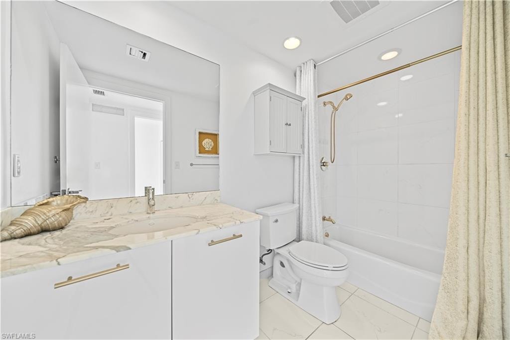 Full Hall Bathroom w/Marble Tile Floors