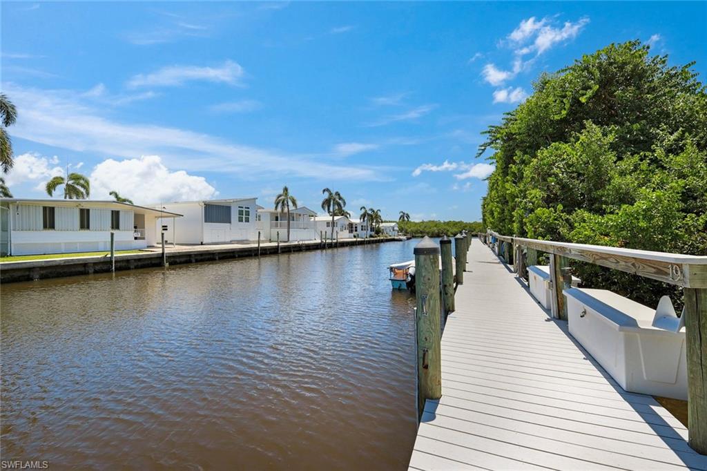 The docks are just steps away