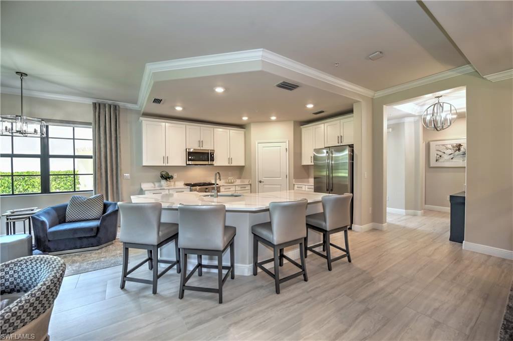 ALL PHOTOS ARE OF A FURNISHED MODEL-THIS UNIT IS UNFURNISHED