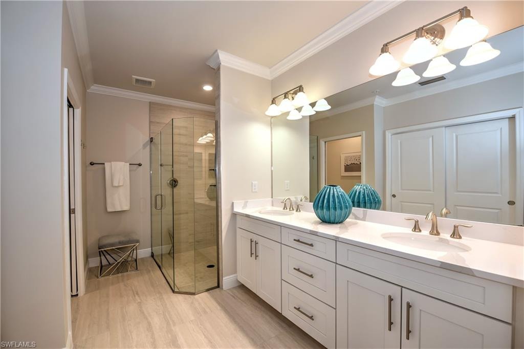 ALL PHOTOS ARE OF A FURNISHED MODEL-THIS UNIT IS UNFURNISHED