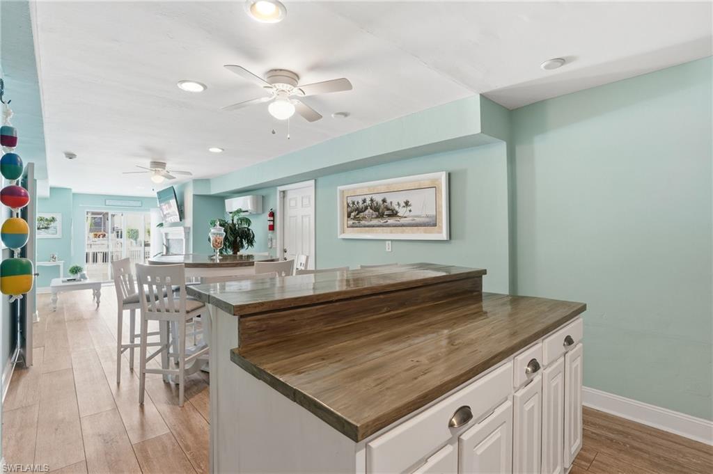 468 Capri CT photo 17