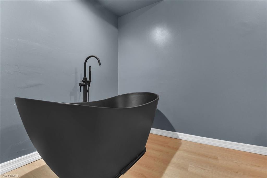 28 Cosmopolitan DR 16 photo 22