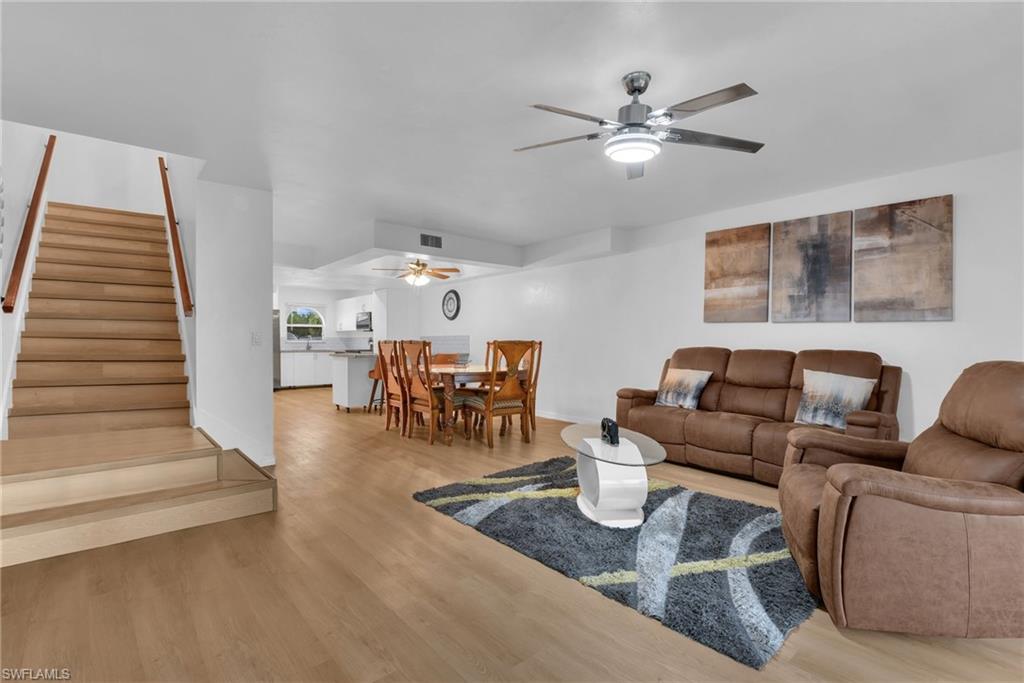 28 Cosmopolitan DR 16