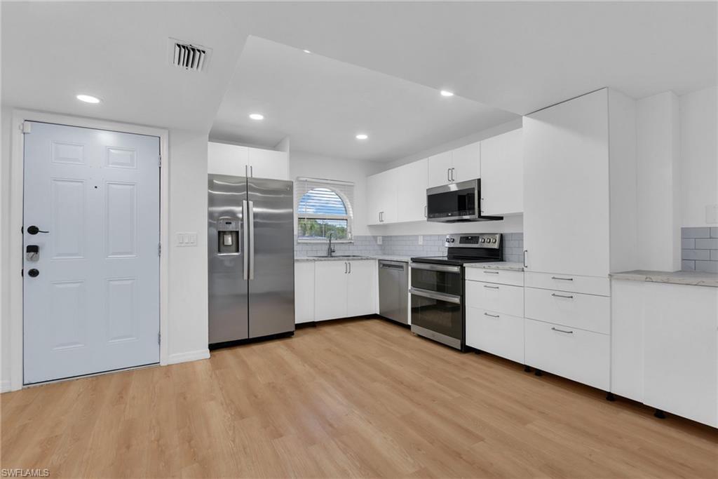 28 Cosmopolitan DR 16 photo 9