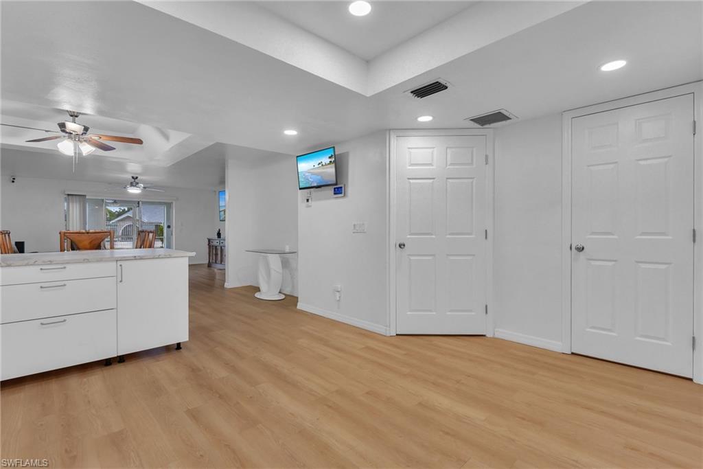 28 Cosmopolitan DR 16 photo 11