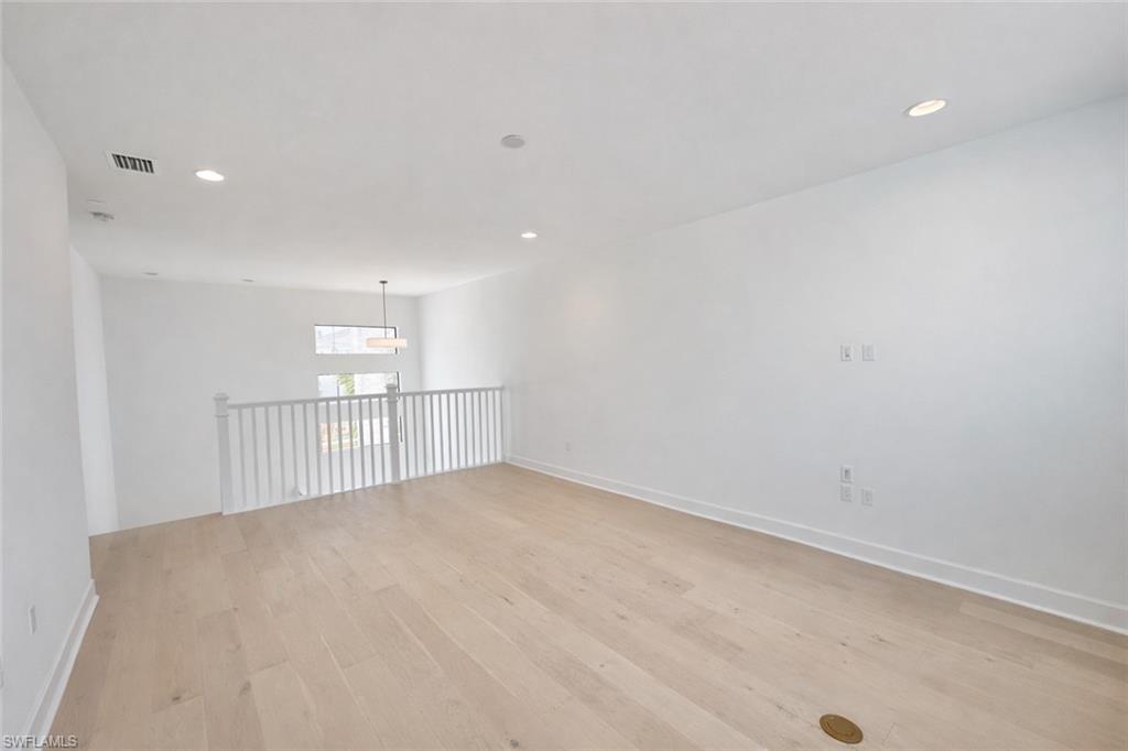 12770 Woodbury DR photo 9