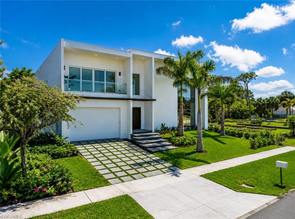 1135 Bluebird AVE