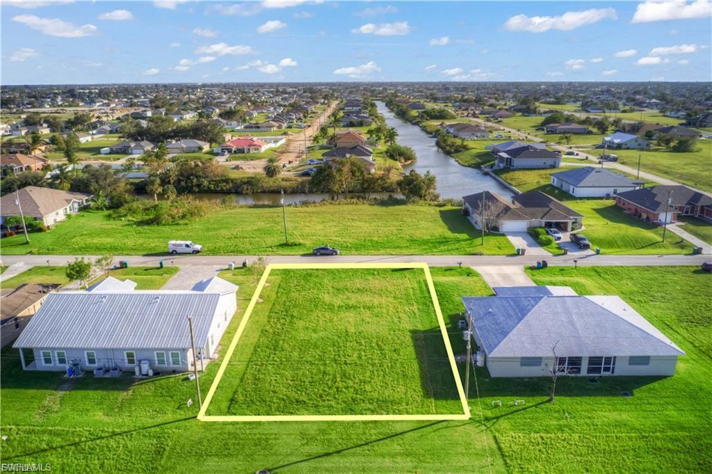 Aerial view of residential area featuring property boundaries highlighted