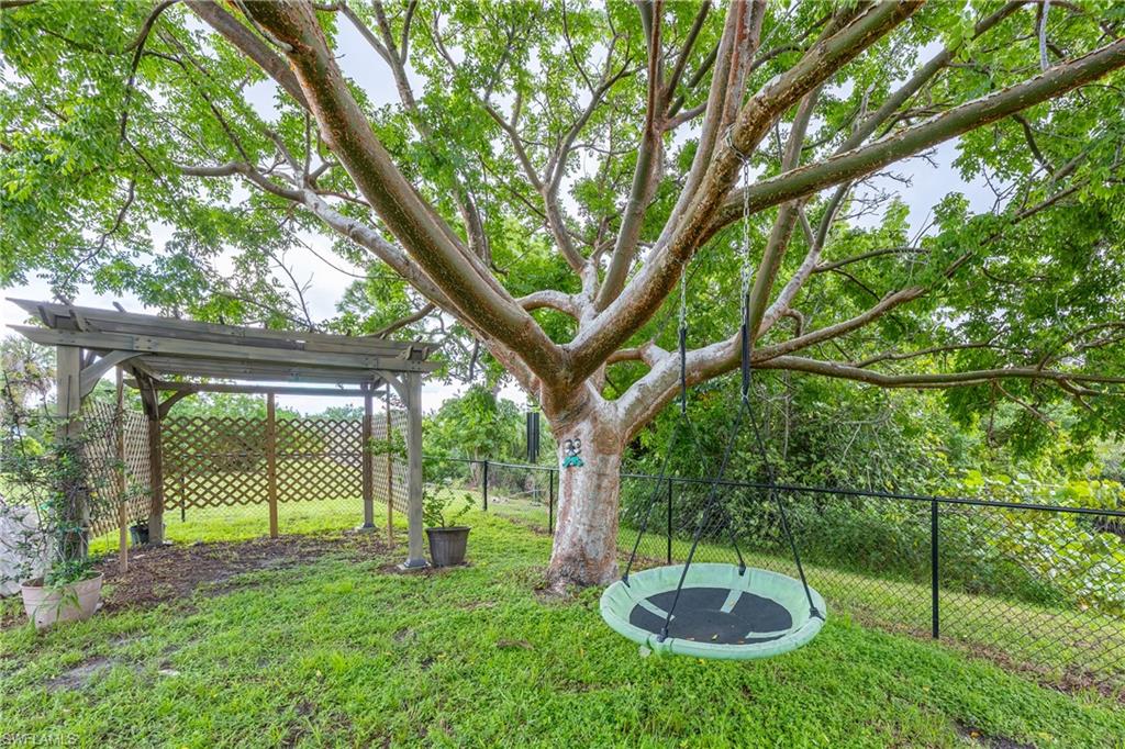 2016 Pellam BLVD photo 43