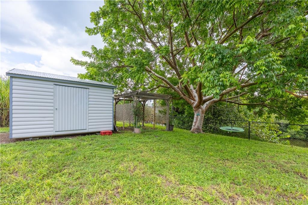 Shed, swing and pergala