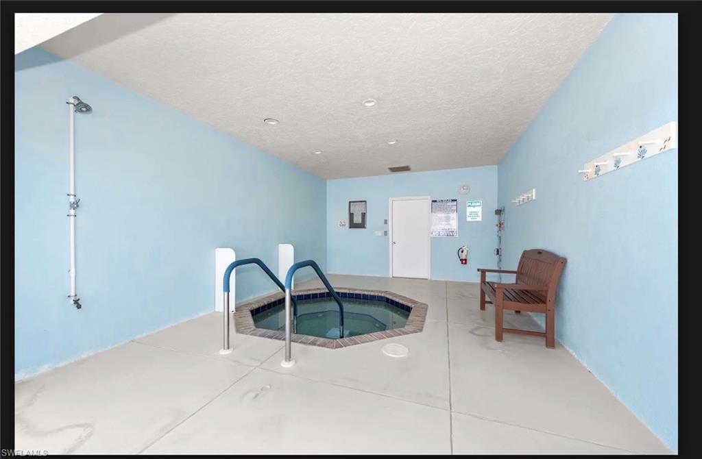Community spa jacuzzi