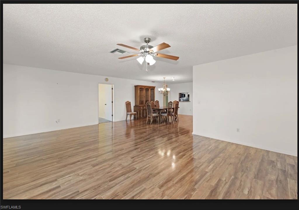 Open floor plan  , bright and beautiful ready to move in.