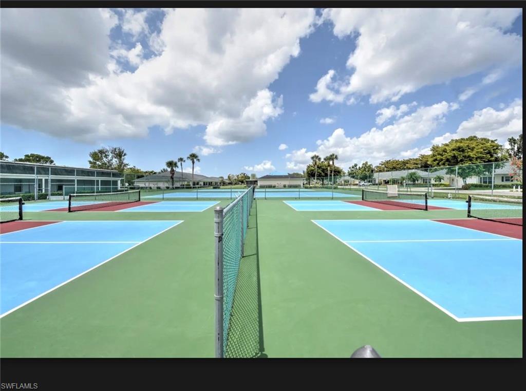 Pickleball, tennis