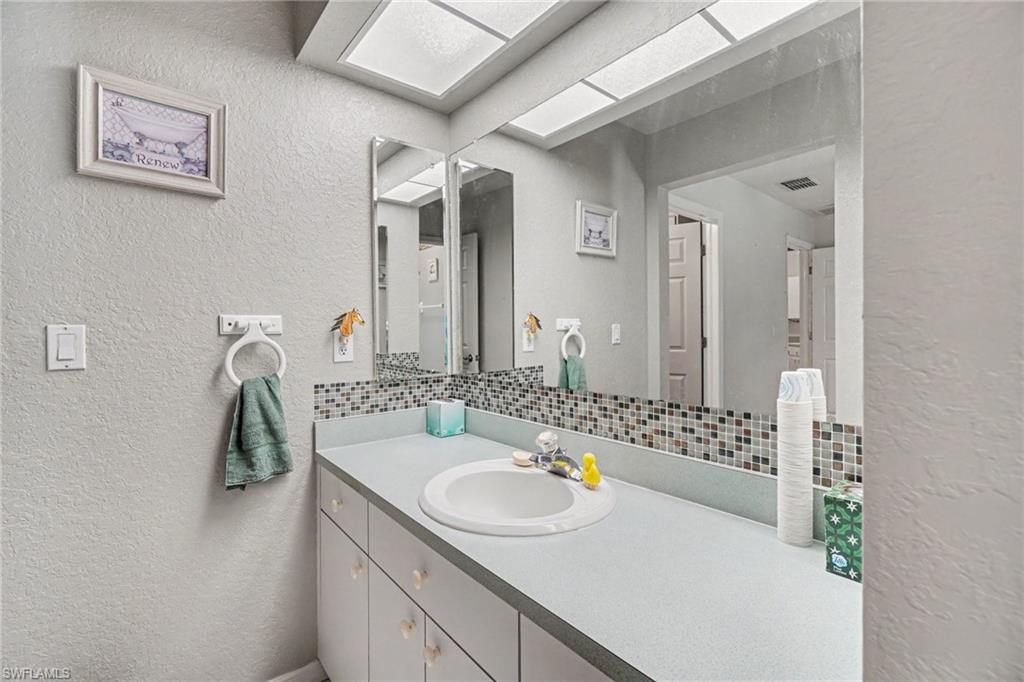 524 SW 23rd TER photo 22
