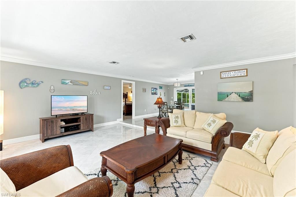 350 Pinehurst CIR photo 6