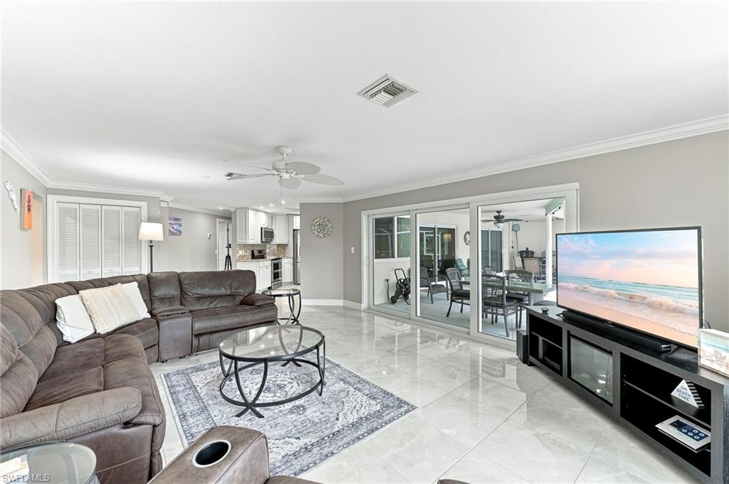 350 Pinehurst CIR photo 13
