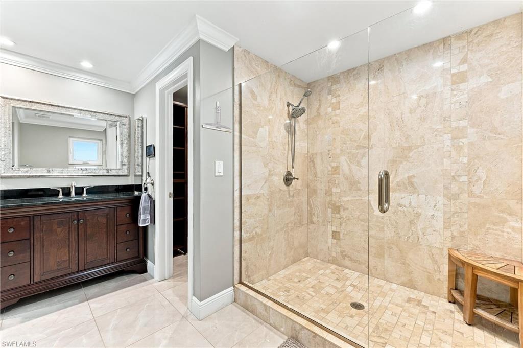 350 Pinehurst CIR photo 17