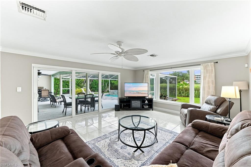 350 Pinehurst CIR photo 12