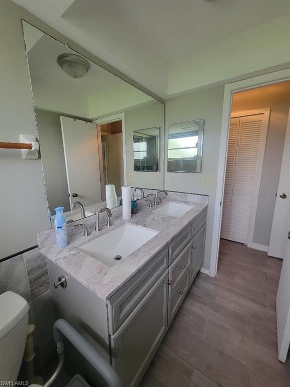 10 Regency CT photo 14